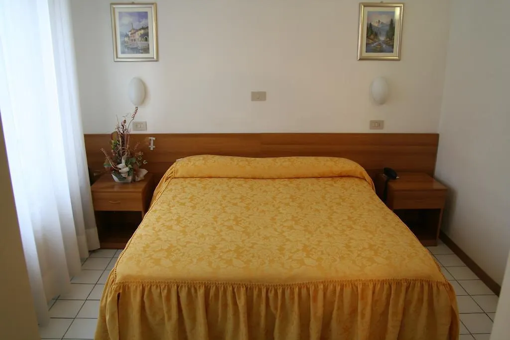 Hotel Elena Chianciano Terme 3*,